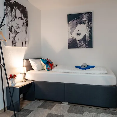 New Gaestehaus Flora,kitchen,tv,free Parking,near Europa Park And Strasbourg Hohberg