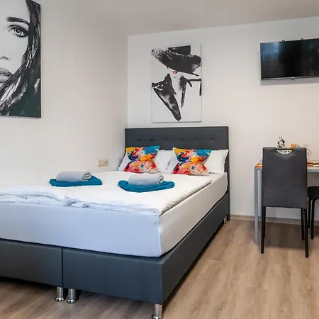 호텔 New Gaestehaus Flora,kitchen,tv,free Parking,near Europa Park And Strasbourg 3*