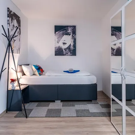 New Gaestehaus Flora,kitchen,tv,free Parking,near Europa Park And Strasbourg Hotel Hohberg