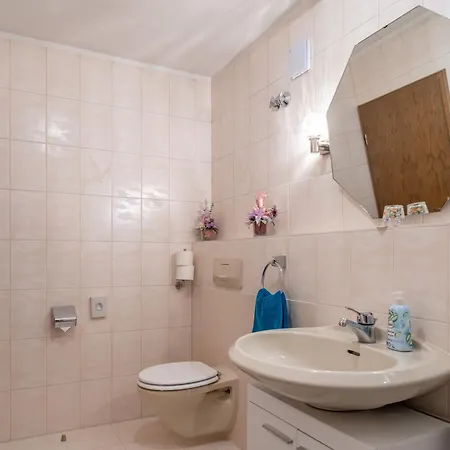 New Gaestehaus Flora,kitchen,tv,free Parking,near Europa Park And Strasbourg 3*