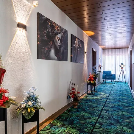 호텔 New Gaestehaus Flora,kitchen,tv,free Parking,near Europa Park And Strasbourg 3*